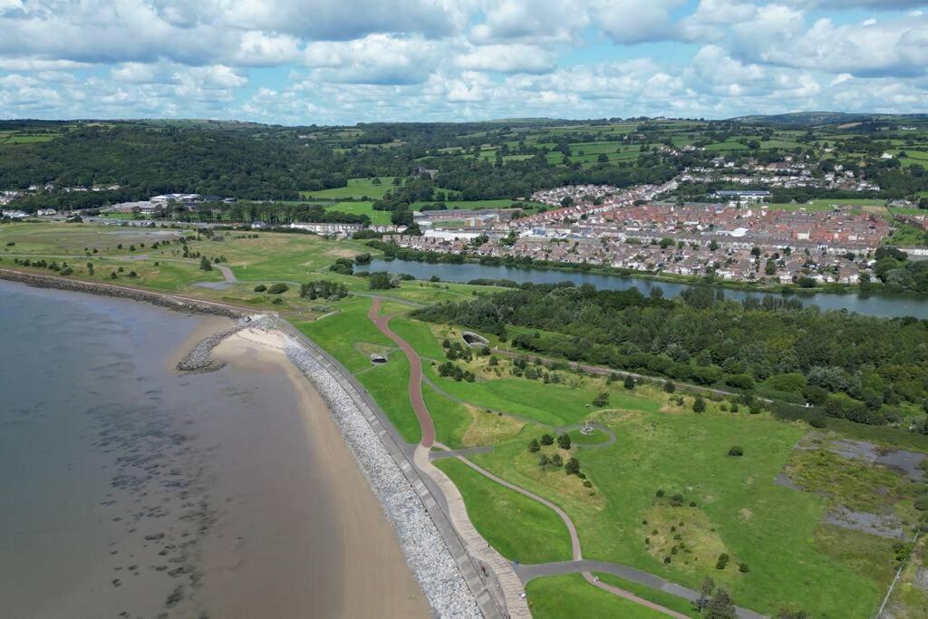 Villa Coastal Retreat In Carmarthenshire Llanelli Exterior foto
